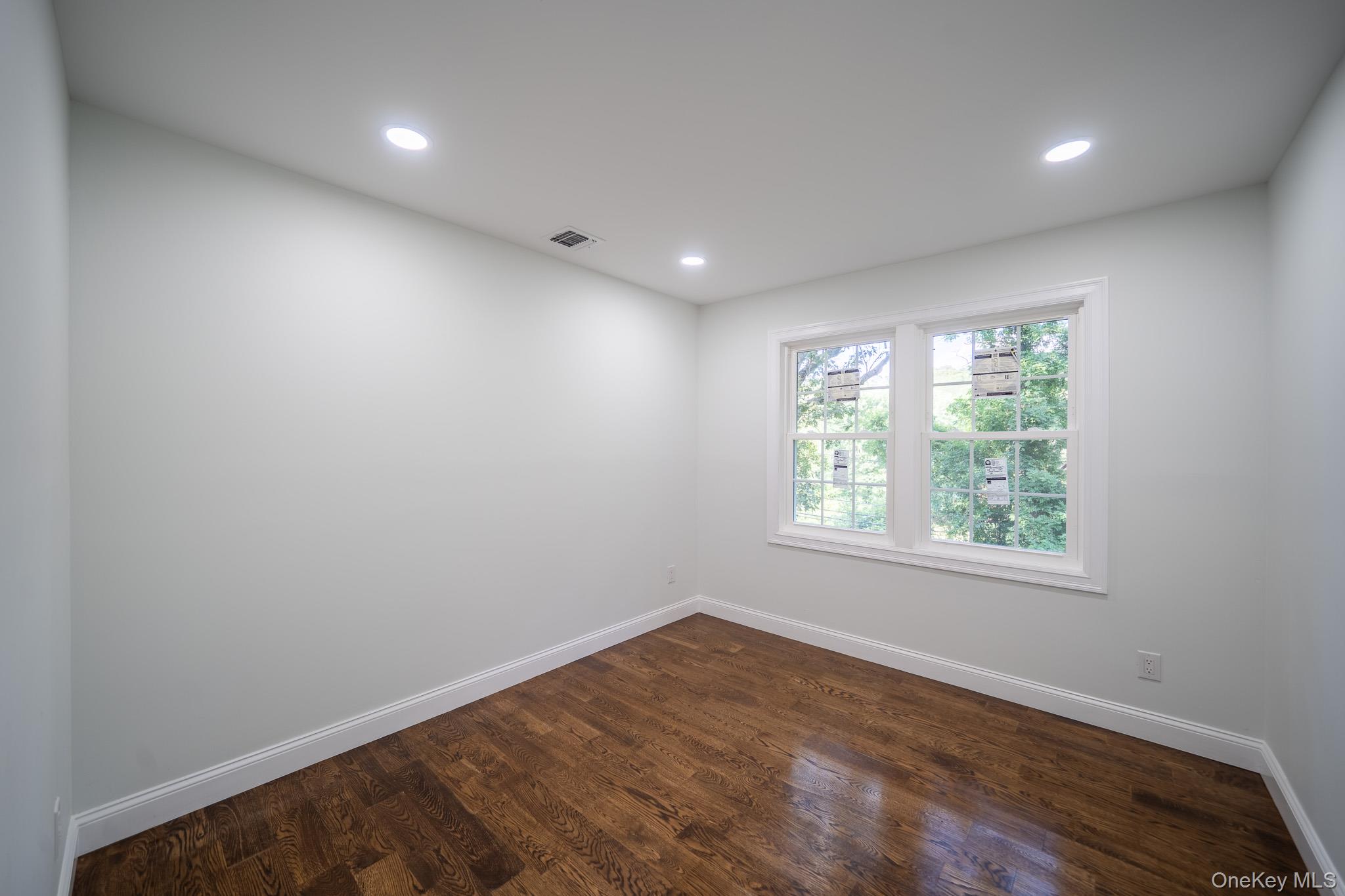 #16 photo, 368 Landing Avenue, サフォーク郡 Smithtown , NY 11787