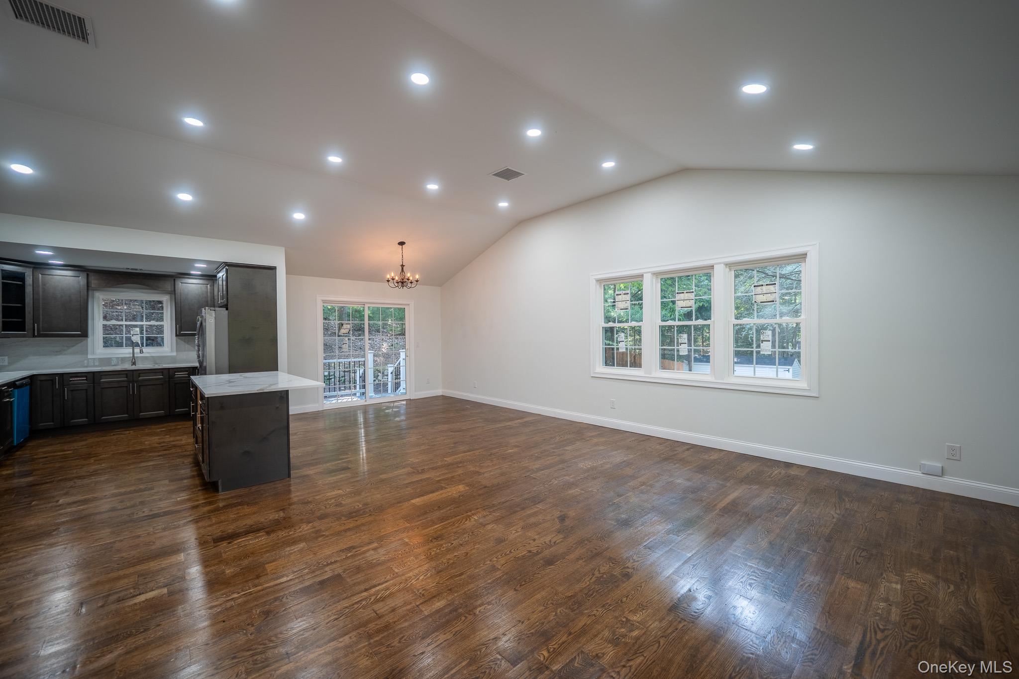 #3 photo, 368 Landing Avenue, サフォーク郡 Smithtown , NY 11787