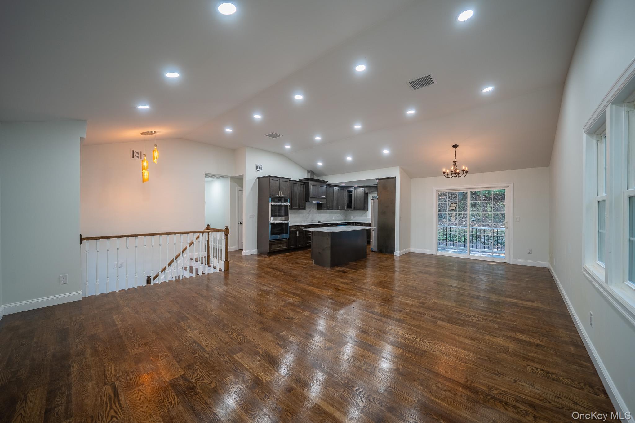 #4 photo, 368 Landing Avenue, サフォーク郡 Smithtown , NY 11787