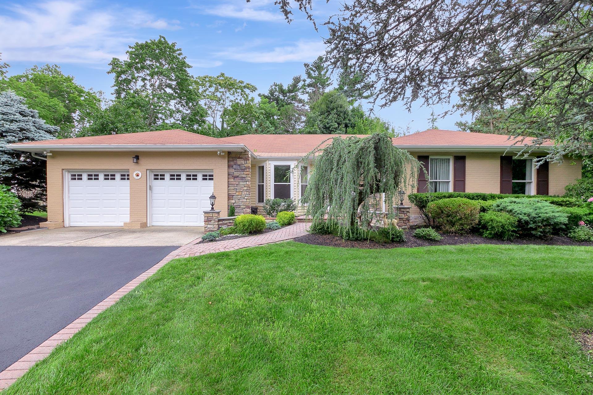 #1 photo, 4 Half Acre Court, 東長島 史密斯敦 Smithtown , NY 11787