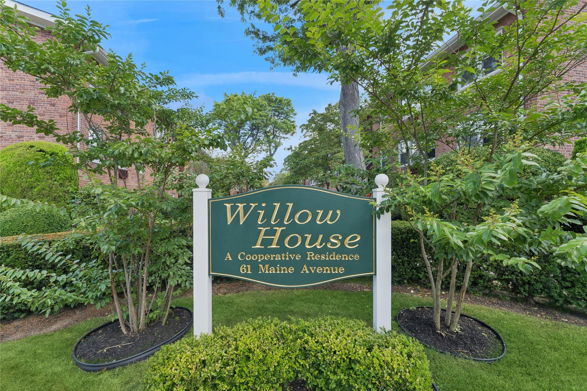 #1 photo, 61 Maine Avenue, 롱 아일랜드 Rockville Centre , NY 11570