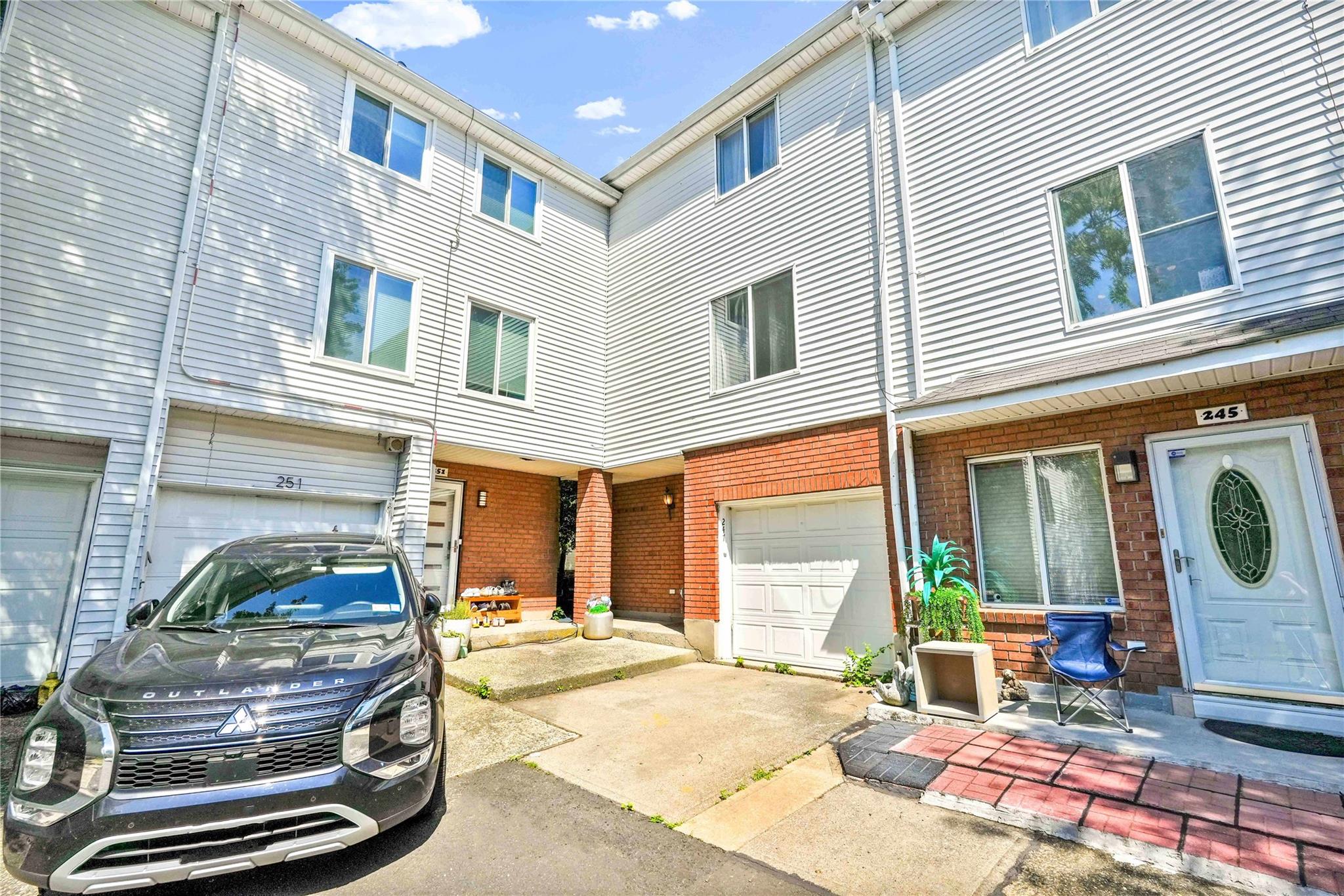 #1 photo, 247 Ilyssa Way, جزيرة ستاتن Staten Island , NY 10312