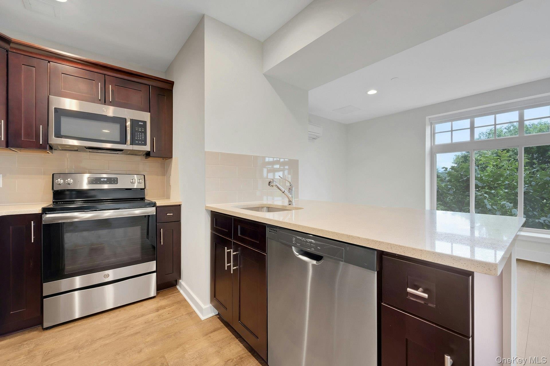 #3 photo, 40 Jackson Avenue, Eastchester , NY 10709