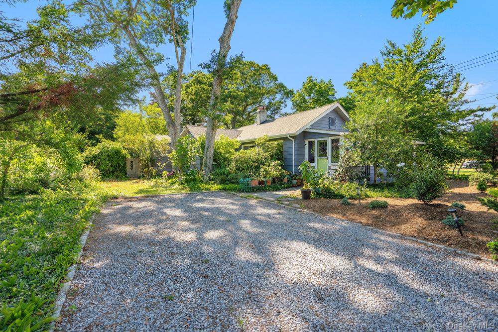 #1 photo, 561 N Windsor Avenue, Brightwaters , NY 11718