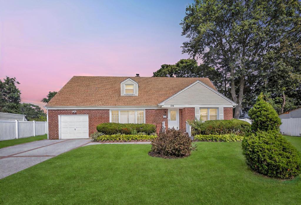 #1 photo, 336 Princeton Street, ナッソー郡 Westbury , NY 11590