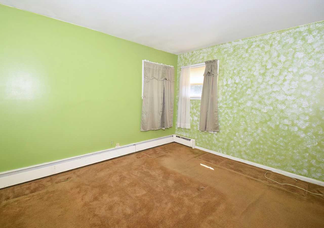 #13 photo, 169 N 25th Street, Wheatley Heights , NY 11798