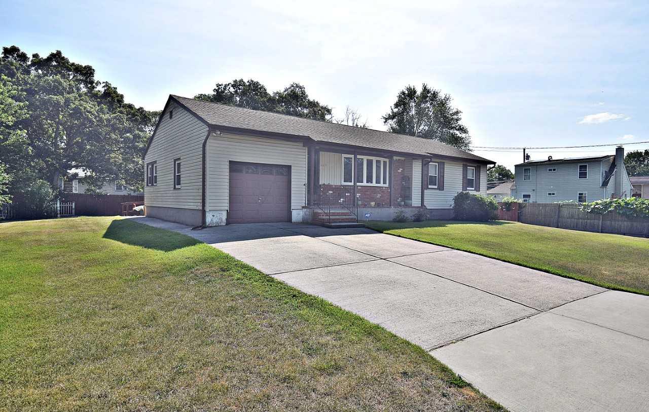 #3 photo, 169 N 25th Street, Wheatley Heights , NY 11798