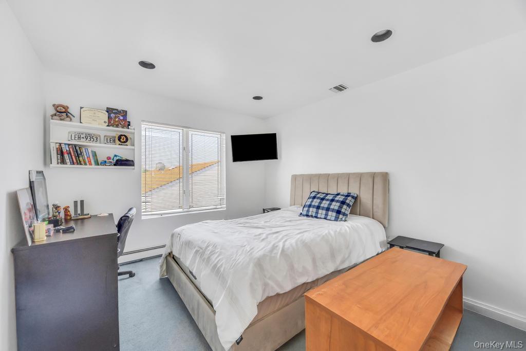 #19 photo, 34 Gloria Place, Plainview , NY 11803