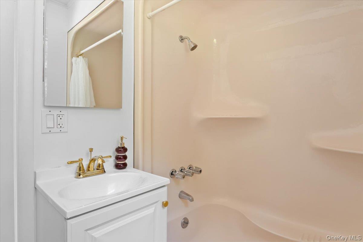 #16 photo, 13 Potters Court, ナッソー郡 Great Neck , NY 11024