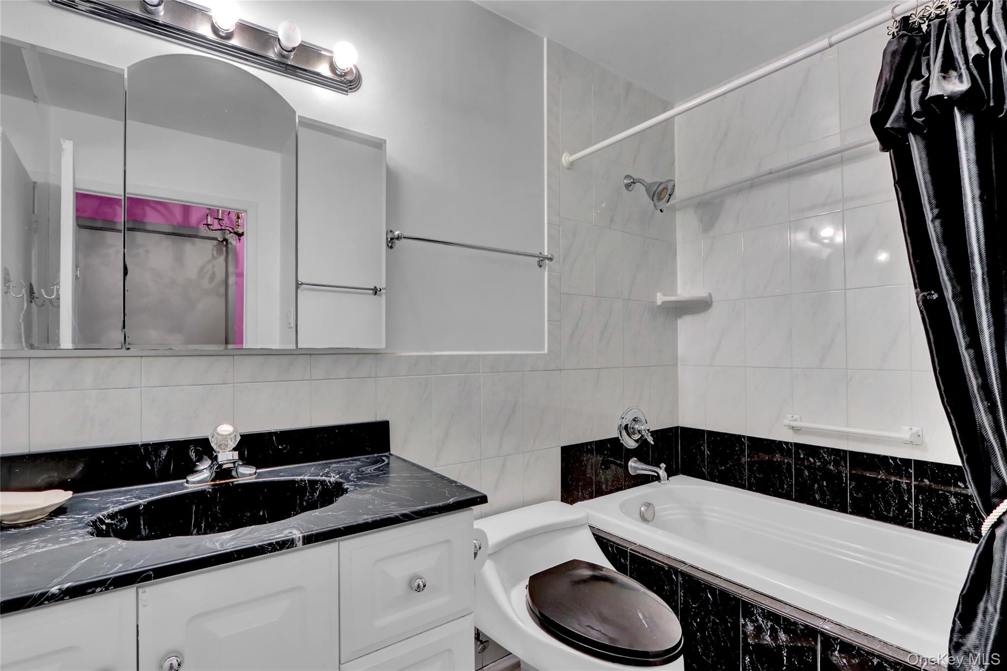 #14 photo, 4 Tulip Grove Drive, 東長島 Lake Grove , NY 11755