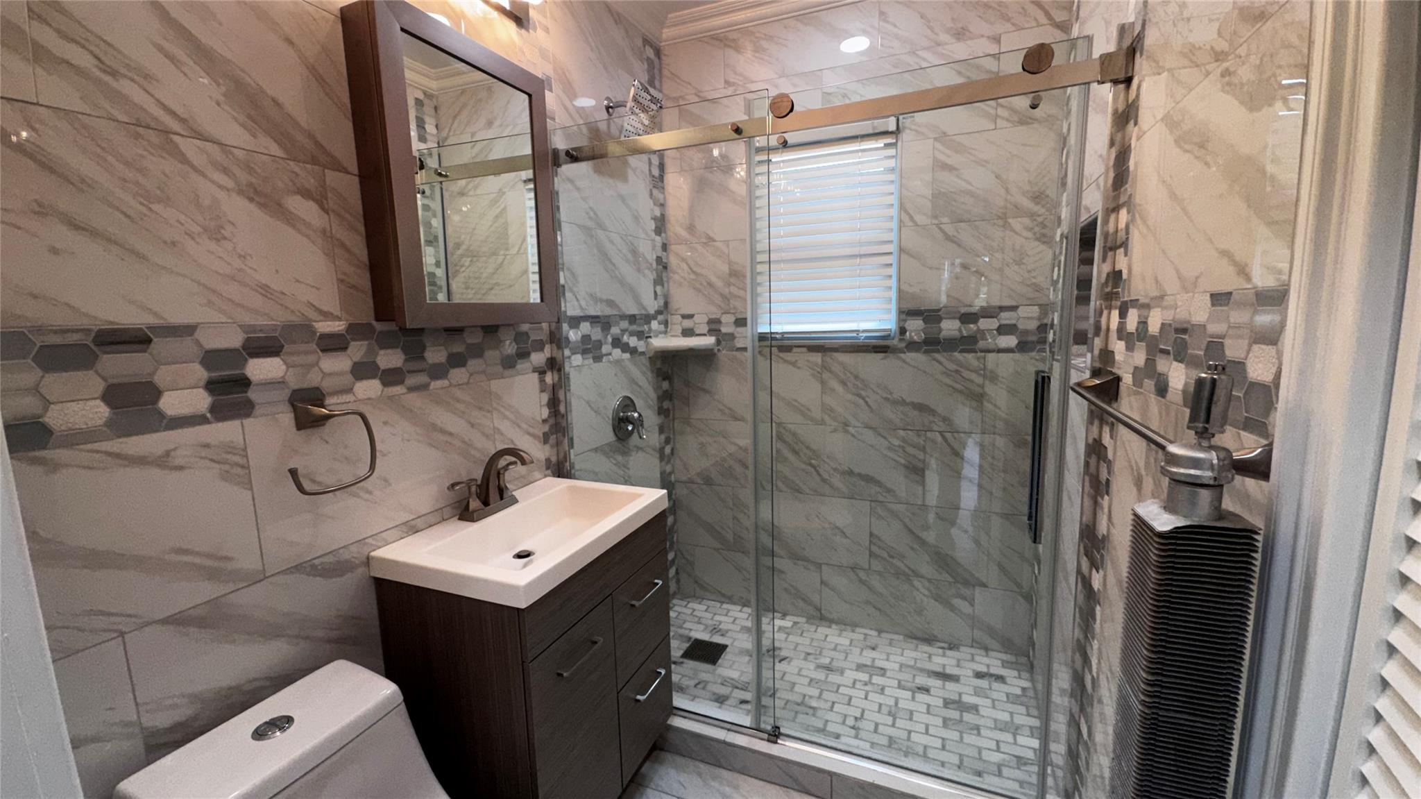 #12 photo, 220 Grand Avenue, ナッソー郡 Freeport , NY 11520