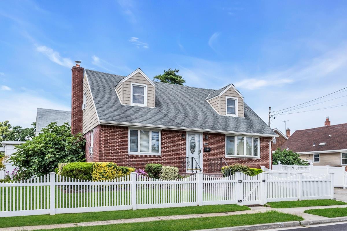 #1 photo, 160 Green Street, ナッソー郡 Valley Stream , NY 11580