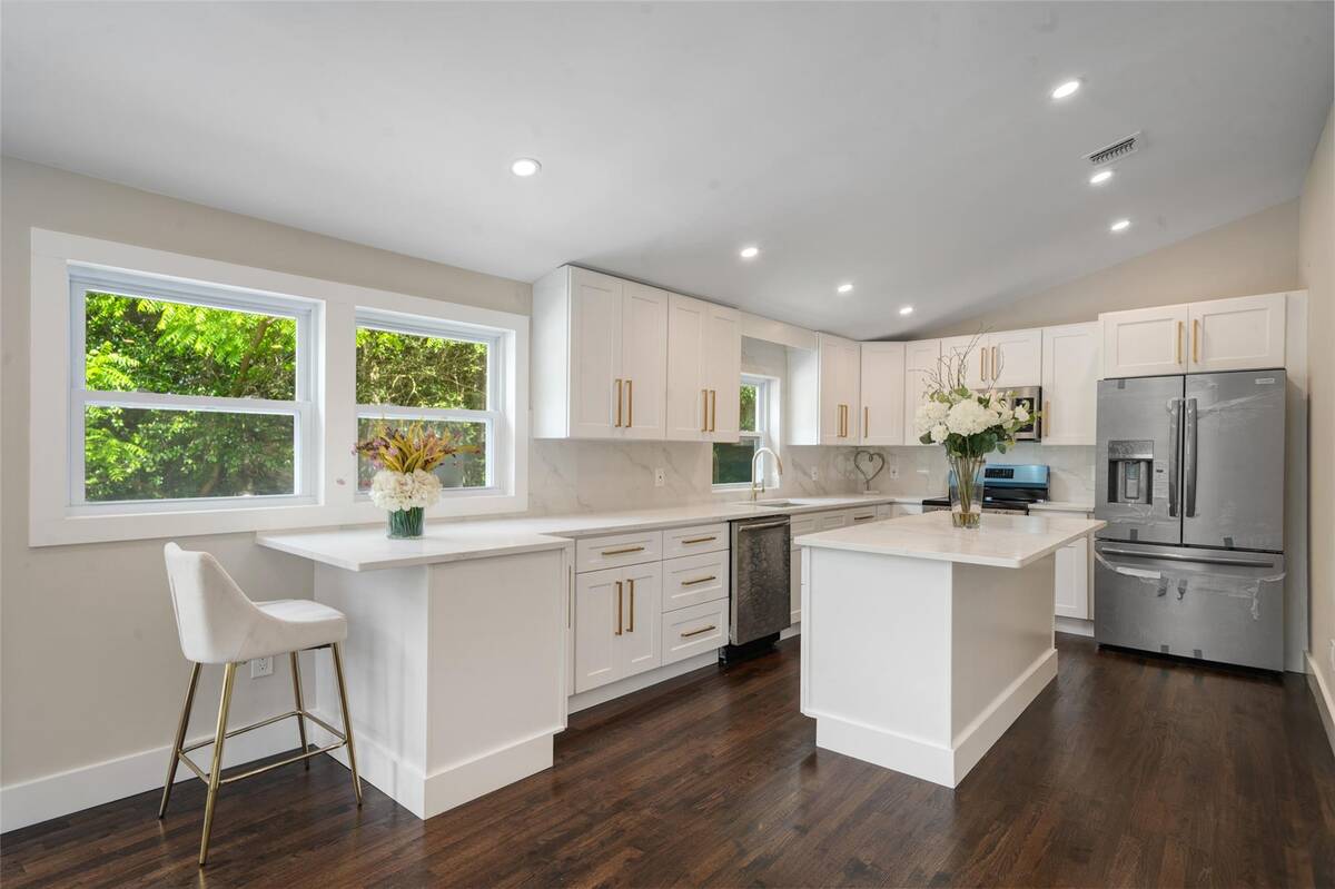 #6 photo, 390 E Main Street, Centerport , NY 11721