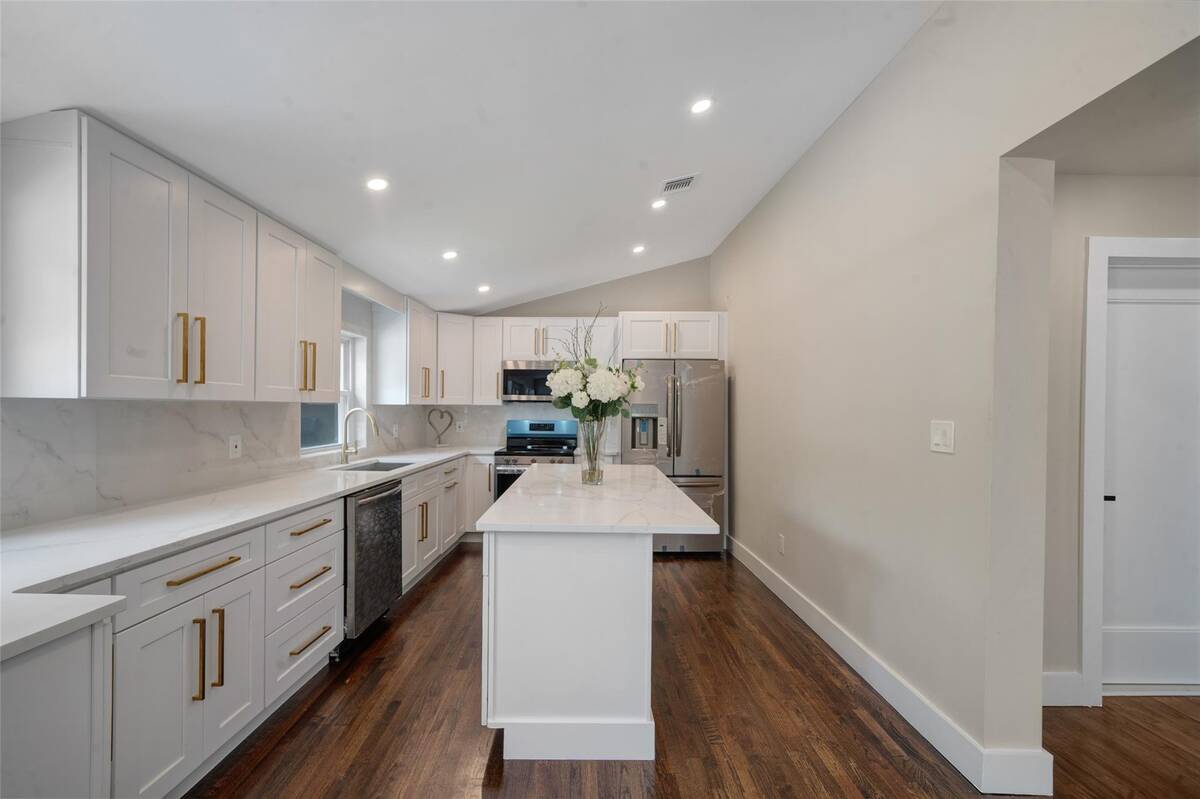 #7 photo, 390 E Main Street, Centerport , NY 11721