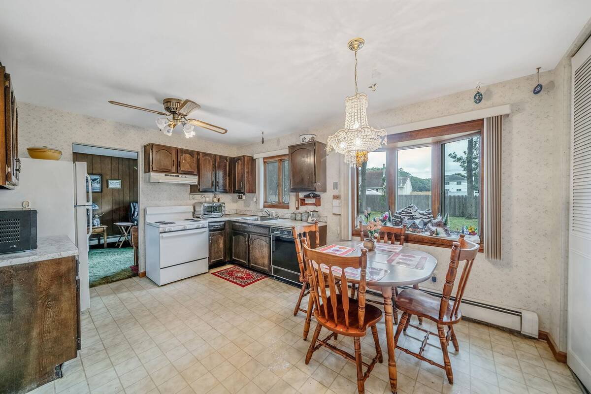 #15 photo, 9 Fenwick Avenue, サフォーク郡 Farmingville , NY 11738