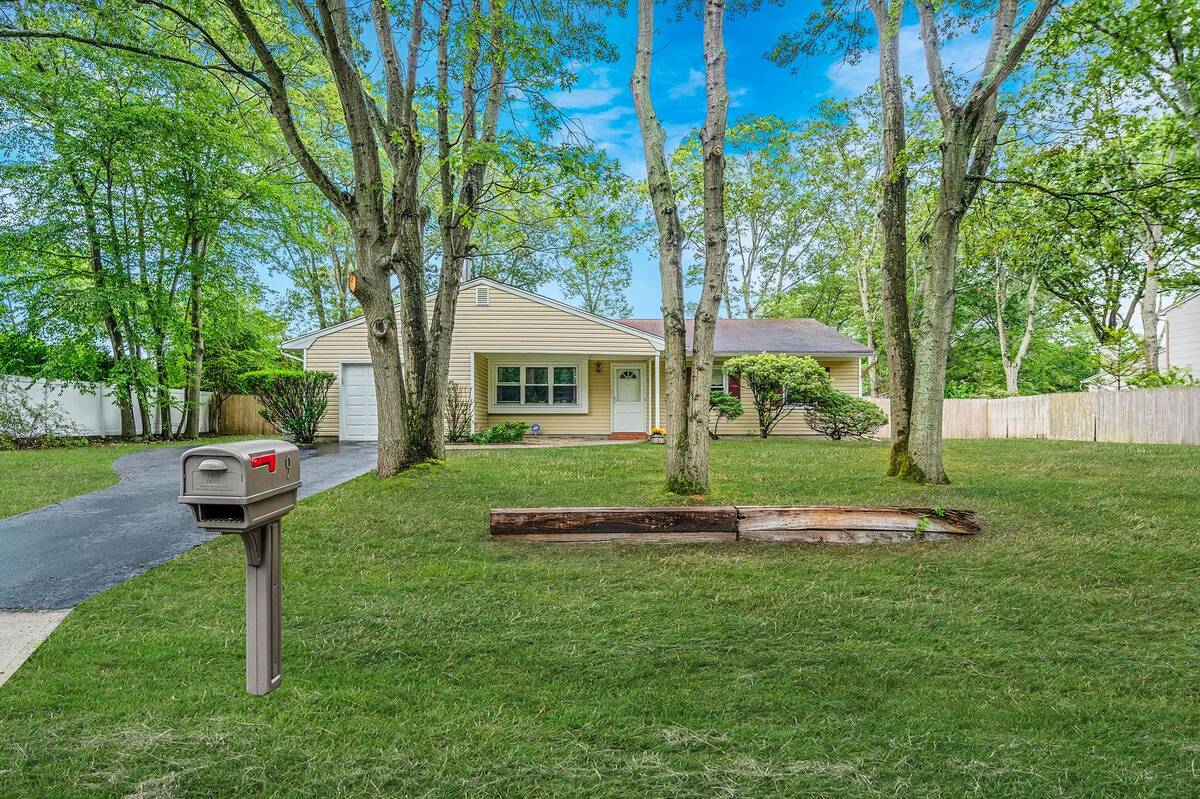 #2 photo, 9 Fenwick Avenue, サフォーク郡 Farmingville , NY 11738