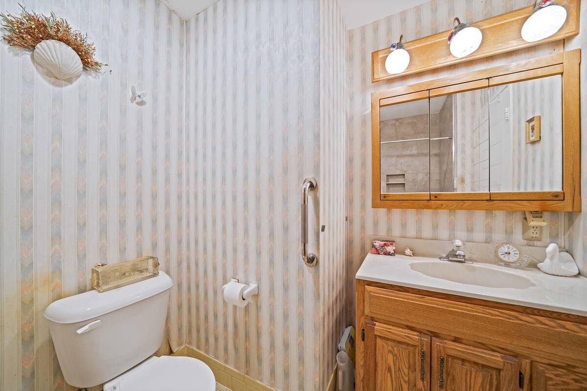 #28 photo, 9 Fenwick Avenue, サフォーク郡 Farmingville , NY 11738