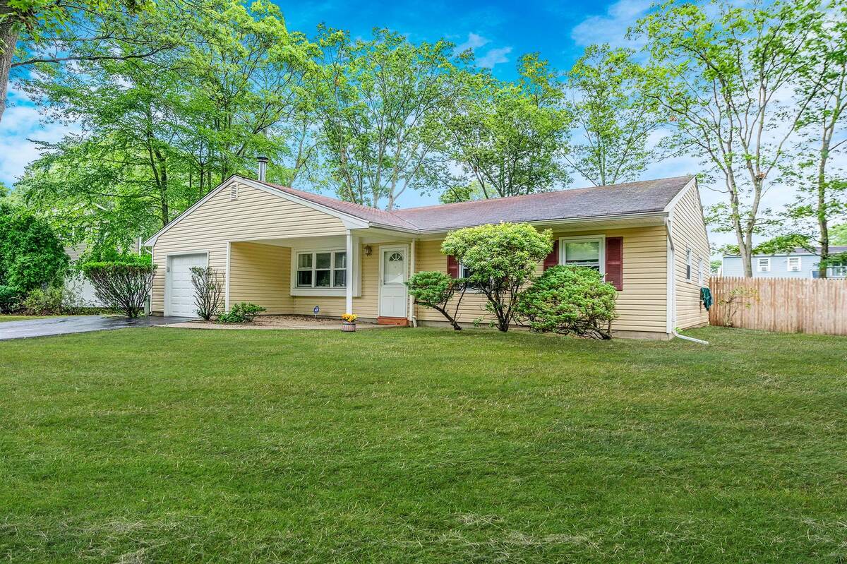 #3 photo, 9 Fenwick Avenue, サフォーク郡 Farmingville , NY 11738