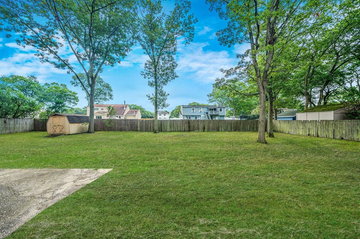 #4 photo, 9 Fenwick Avenue, サフォーク郡 Farmingville , NY 11738