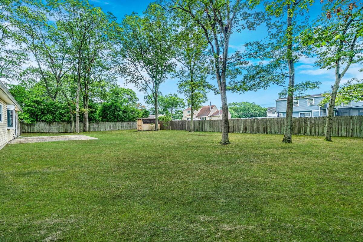 #5 photo, 9 Fenwick Avenue, サフォーク郡 Farmingville , NY 11738