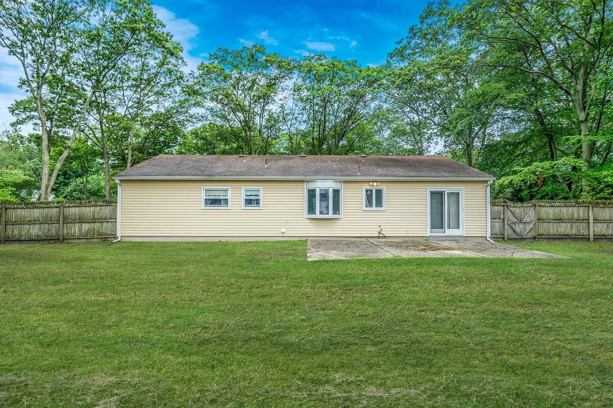 #7 photo, 9 Fenwick Avenue, サフォーク郡 Farmingville , NY 11738