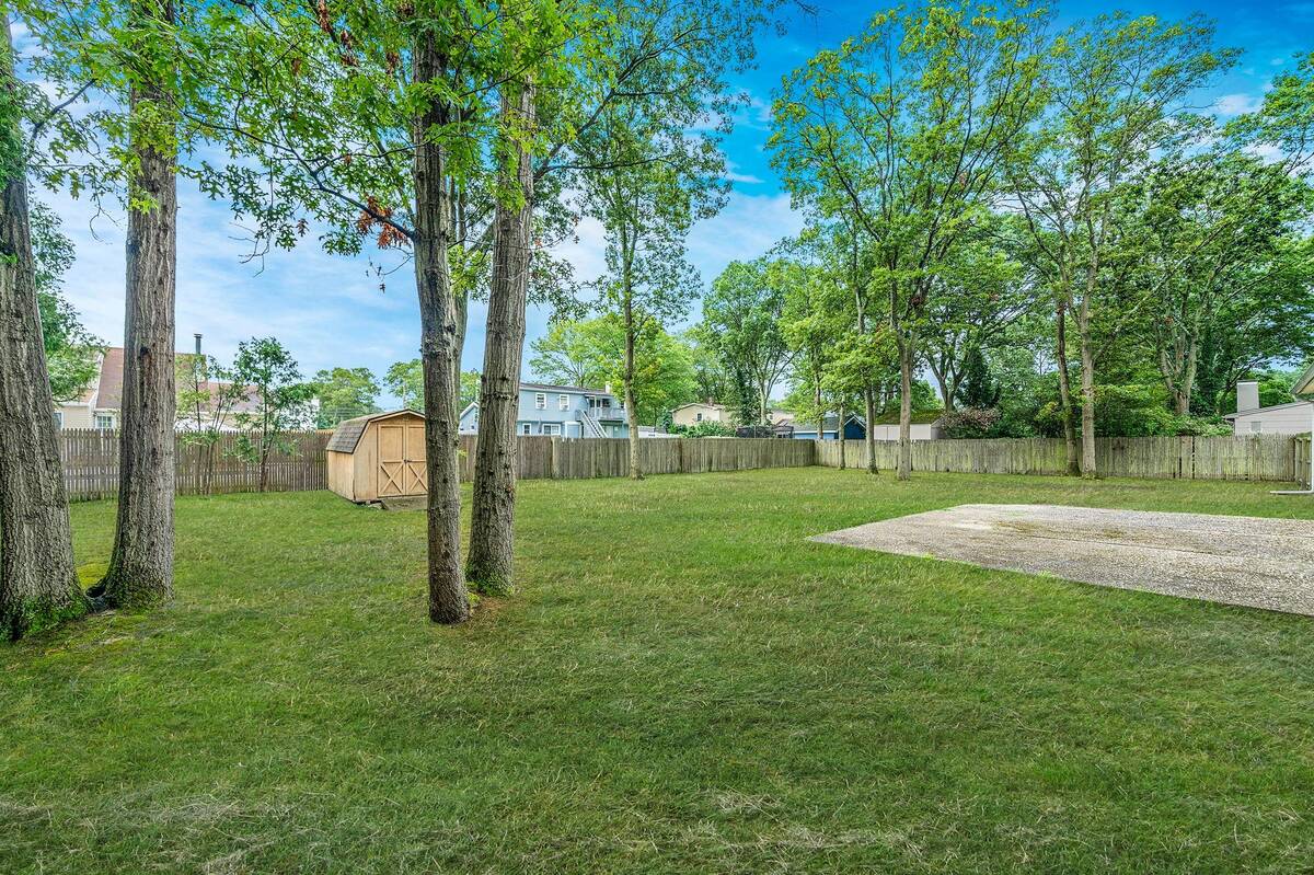 #9 photo, 9 Fenwick Avenue, サフォーク郡 Farmingville , NY 11738