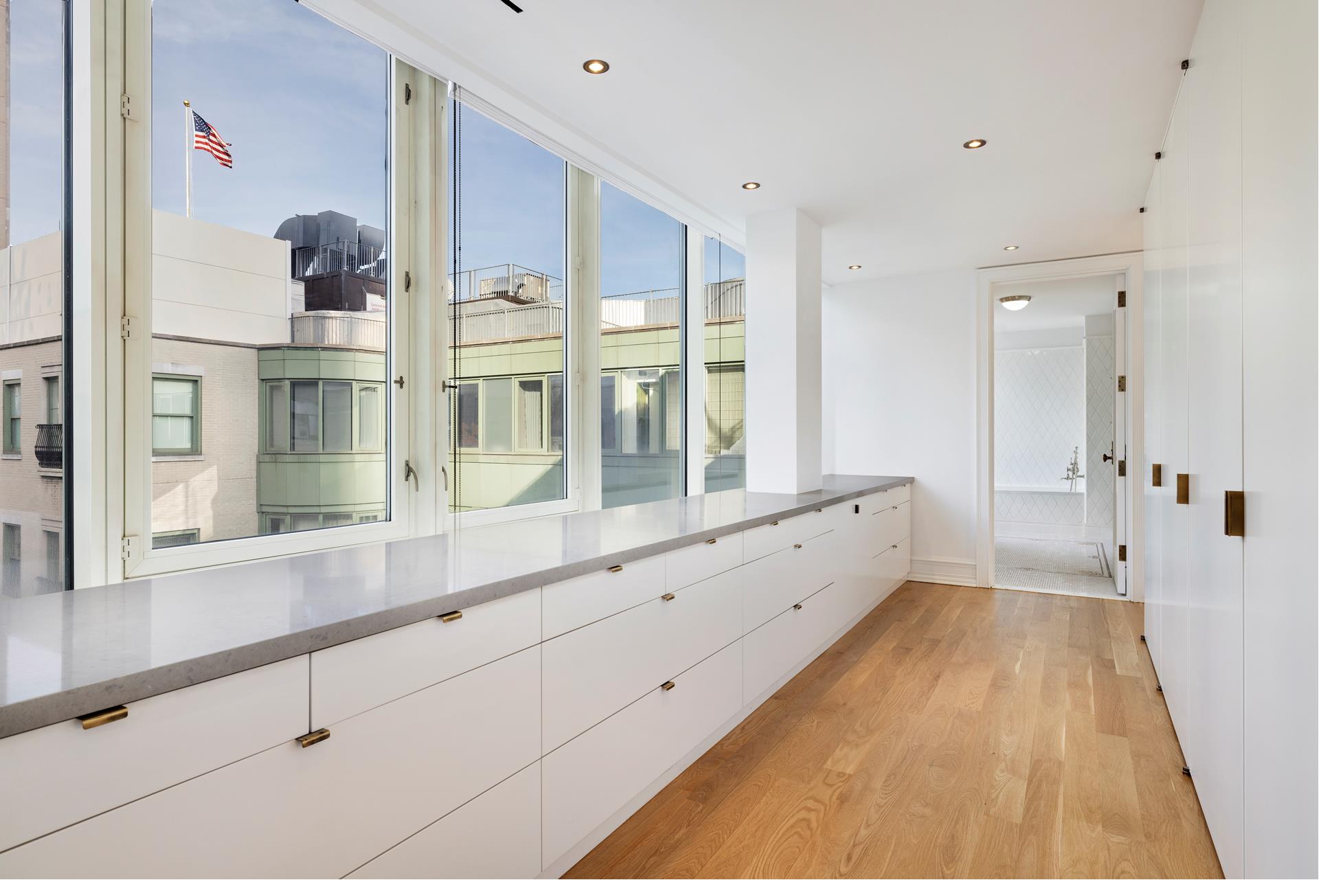 #7 photo, 1 CENTRAL Park S, マンハッタン Central Park South , NY 10019