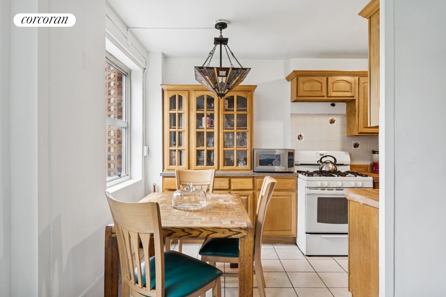 #1 photo, 70 LA SALLE Street, マンハッタン Morningside Heights , NY 10027