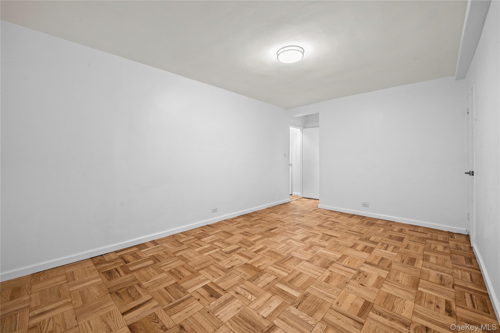 #8 photo, 3720 Independence Avenue, ブロンクス区 Bronx , NY 10463