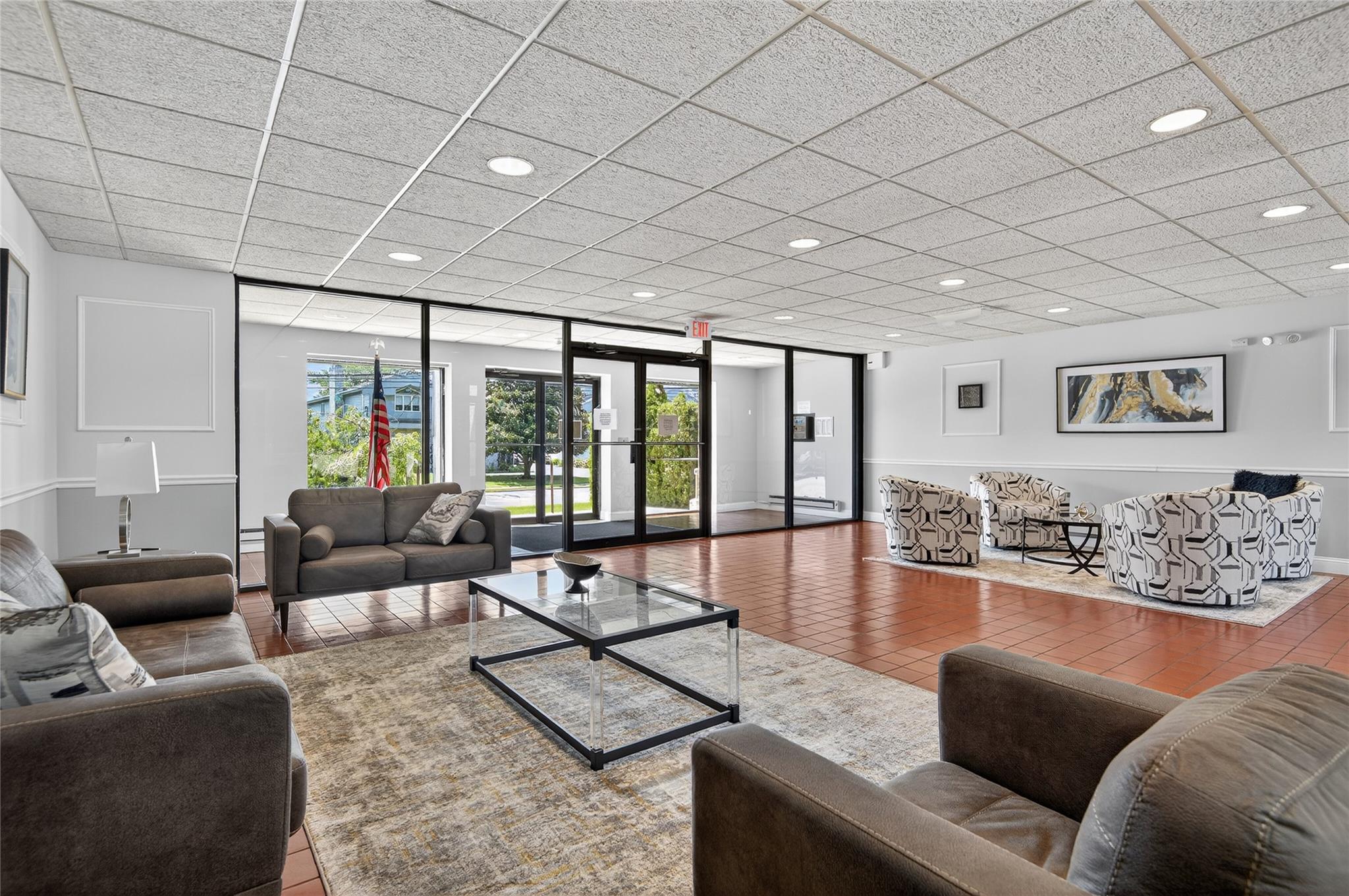 #2 photo, 175 Maple Avenue, 長島 西布雷 Westbury , NY 11590