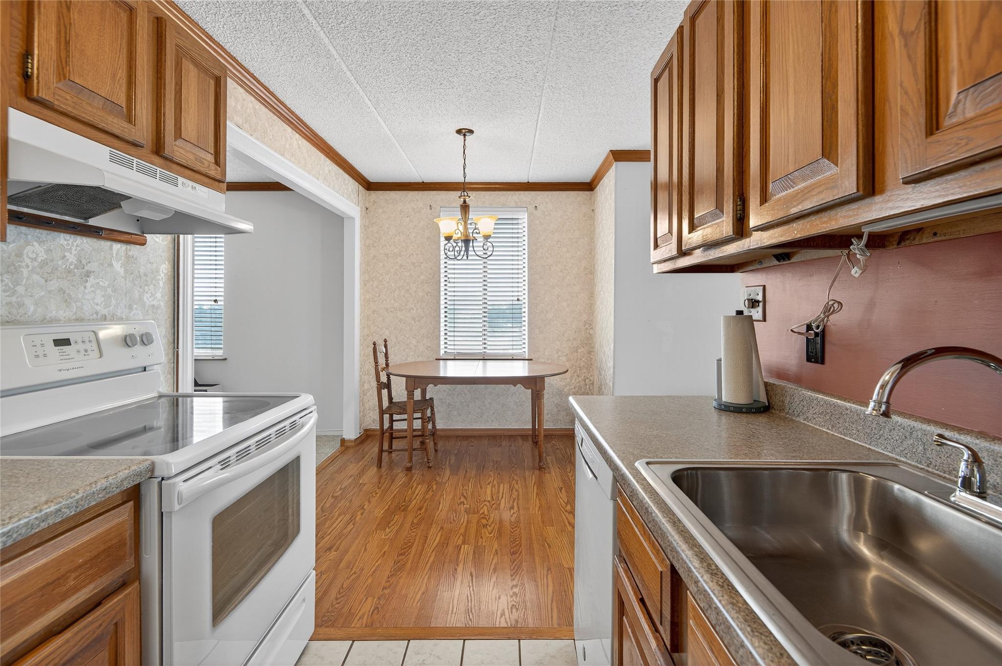 #7 photo, 175 Maple Avenue, 長島 西布雷 Westbury , NY 11590