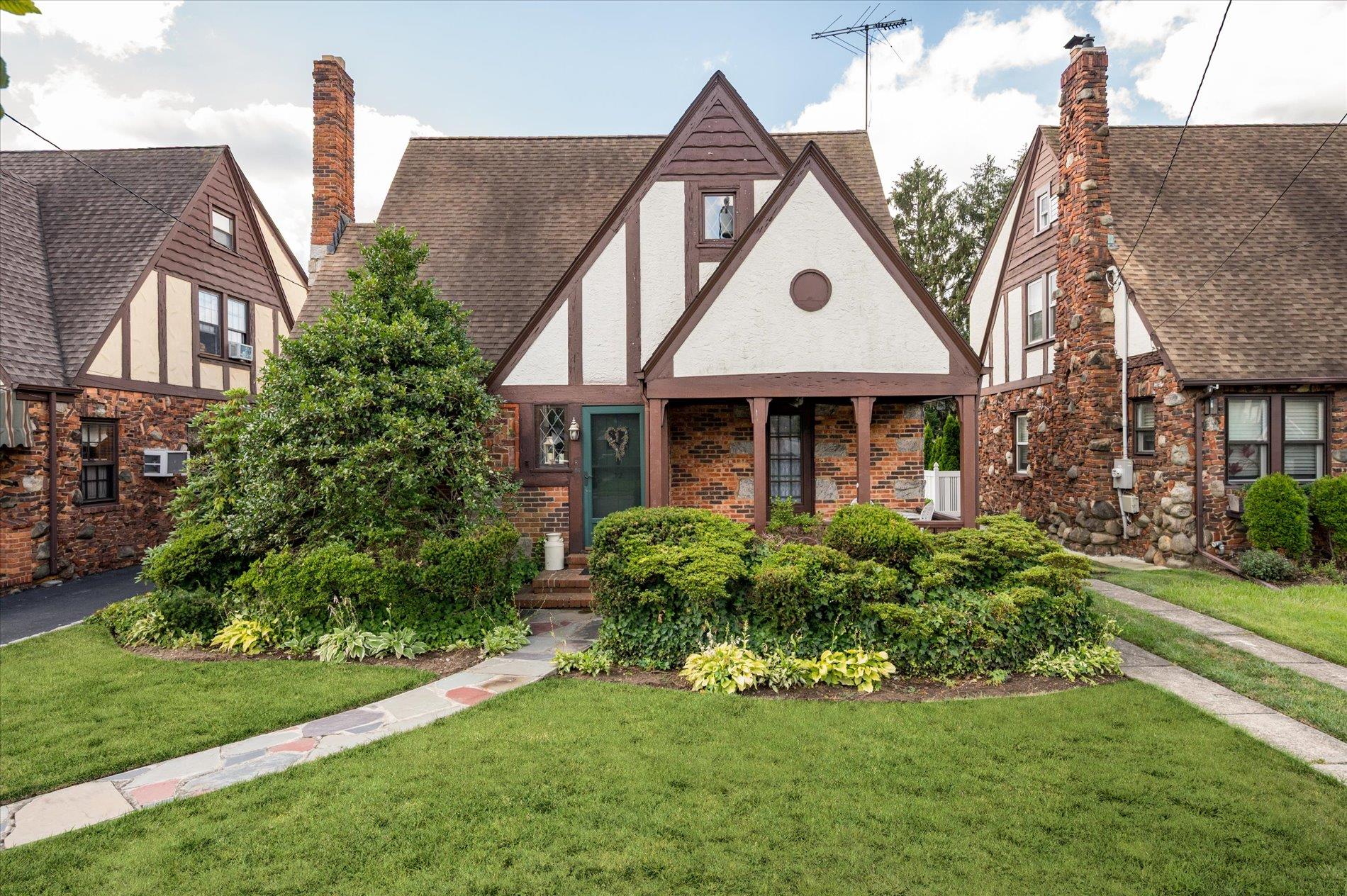 #1 photo, 32 Marshall Avenue, Floral Park , NY 11001