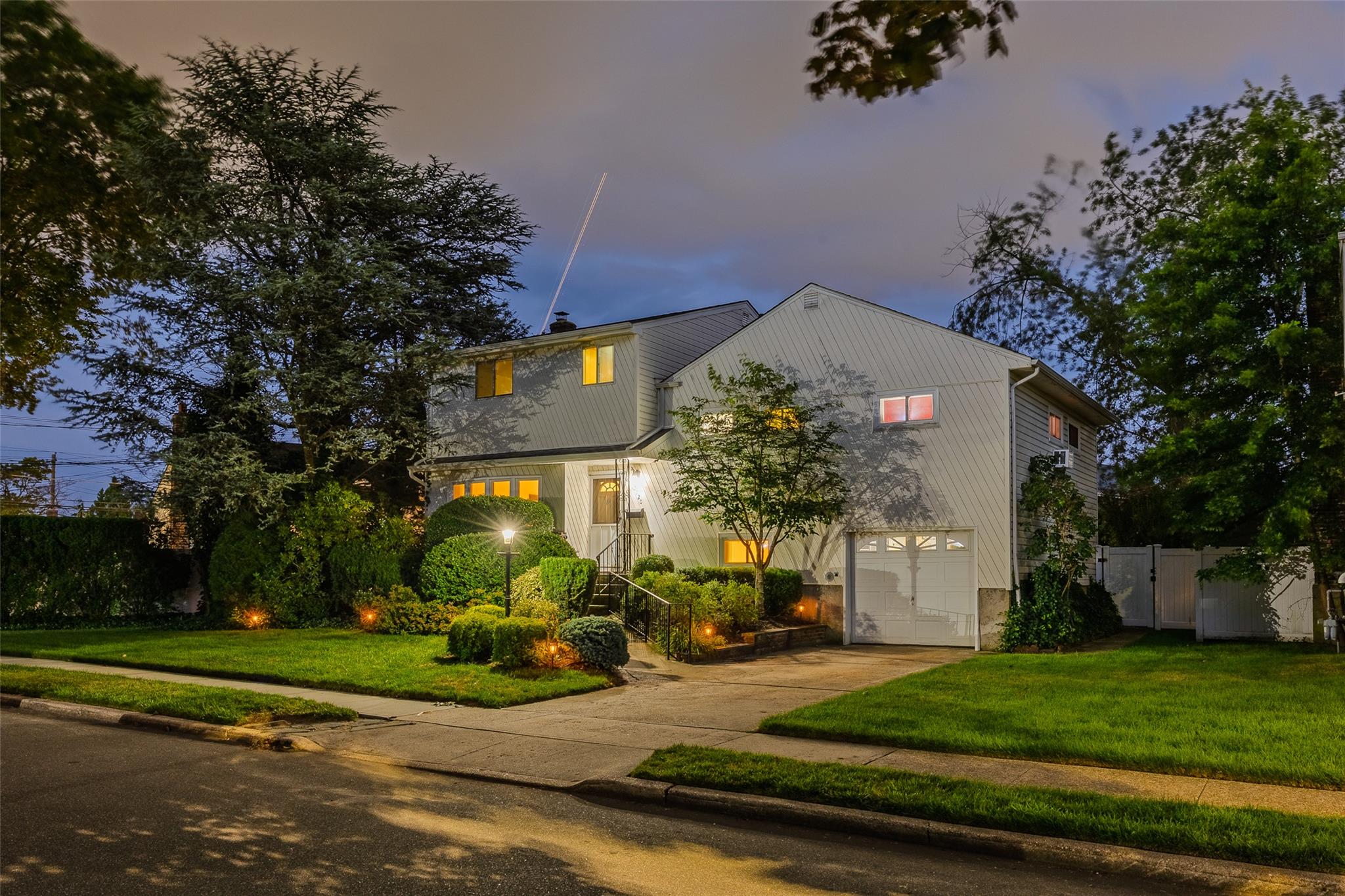 #1 photo, 2720 Elm Drive, ناسو Bellmore , NY 11710