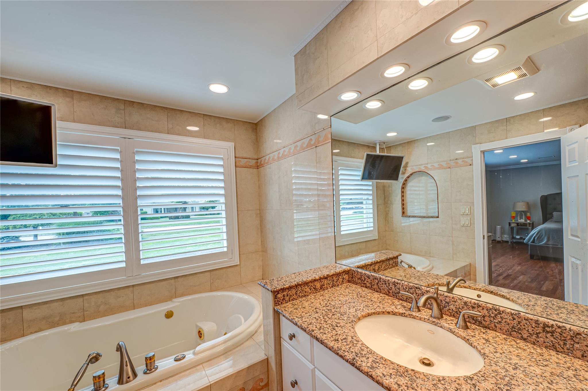 #14 photo, 82 The Helm, 東長島 东艾斯利普 East Islip , NY 11730