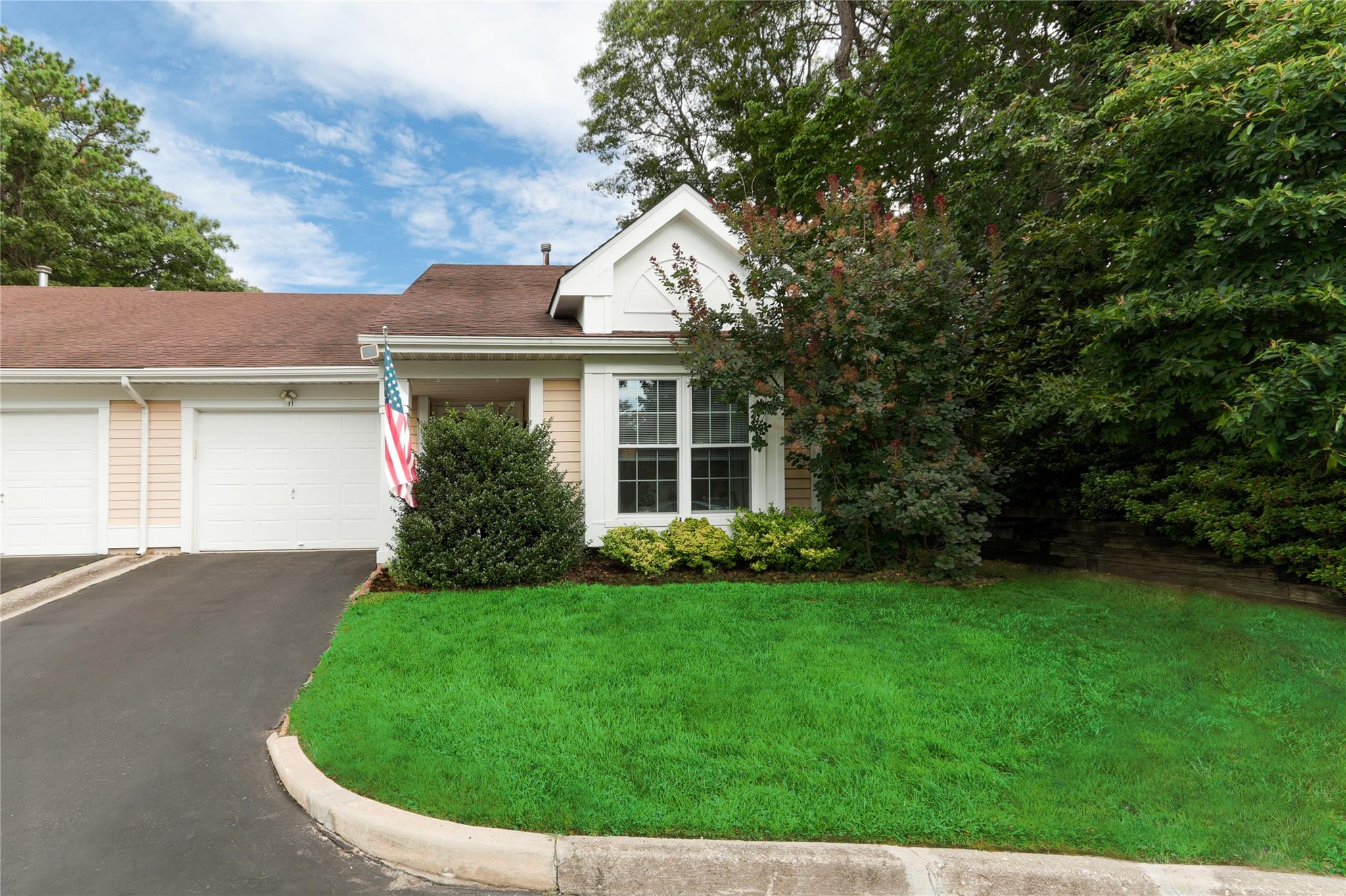 #1 photo, 11 Kismet Court, サフォーク郡 Ridge , NY 11961