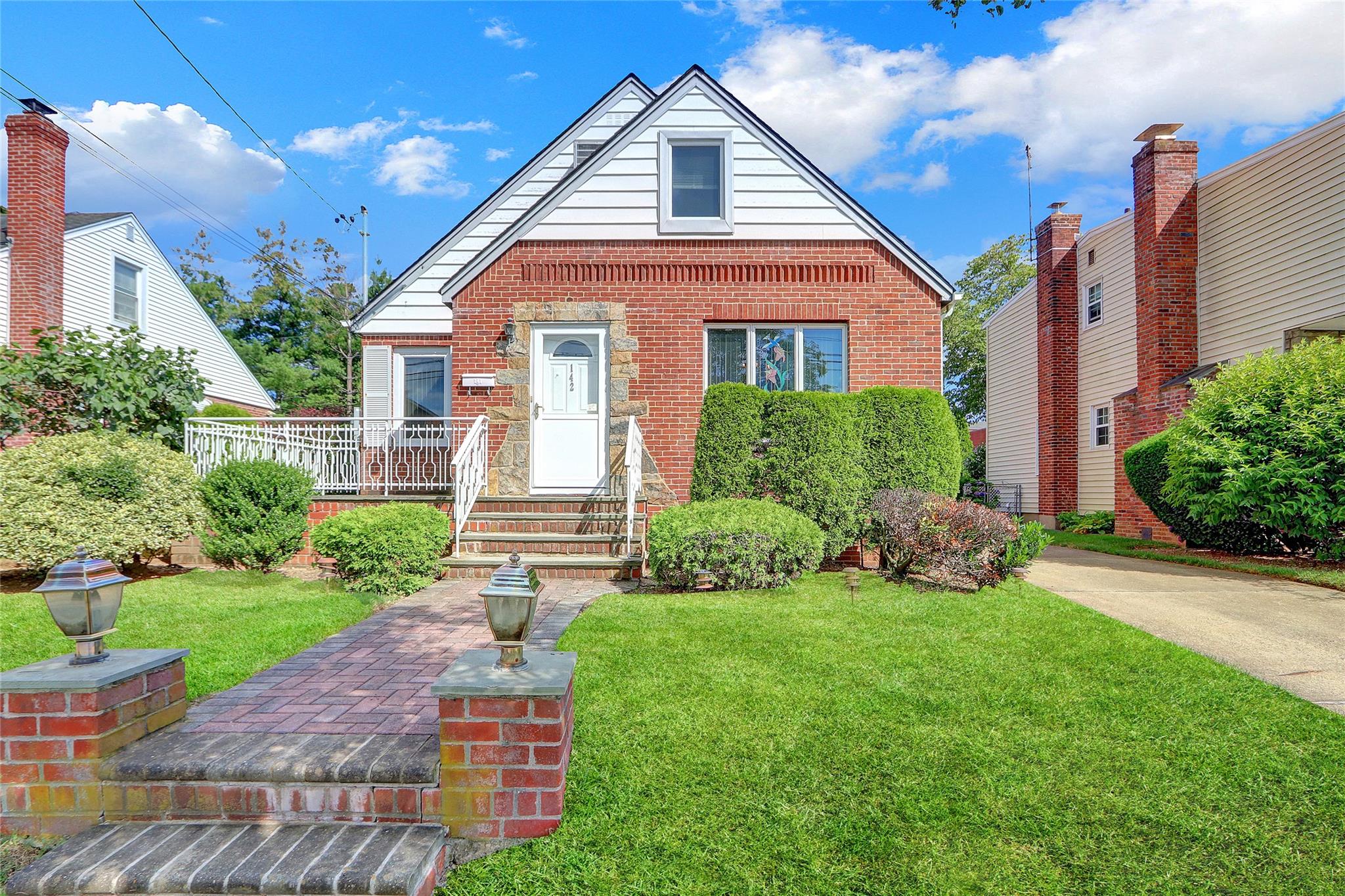 #1 photo, 142 Kamda Boulevard, 长岛 New Hyde Park , NY 11040