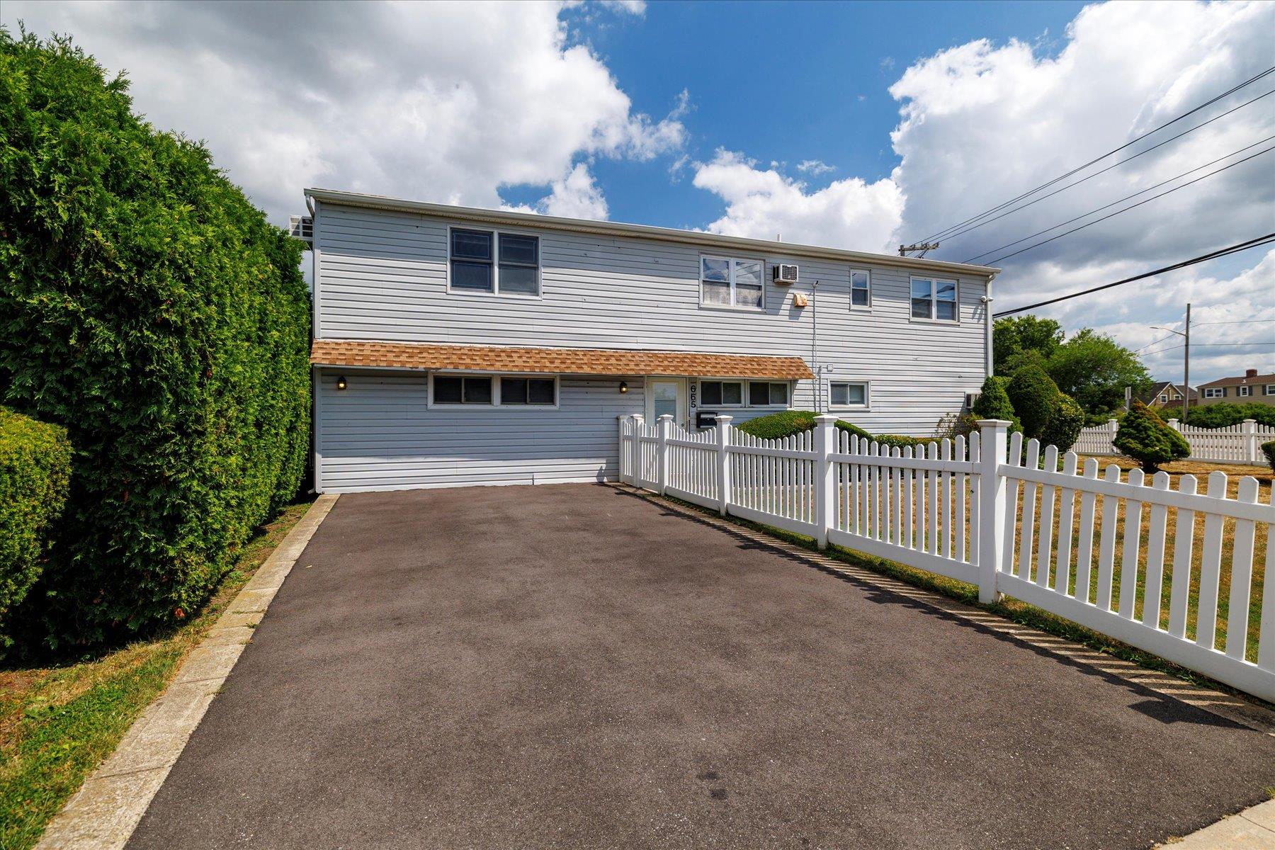 #1 photo, 665 N Newbridge Road, 长岛 Levittown , NY 11756