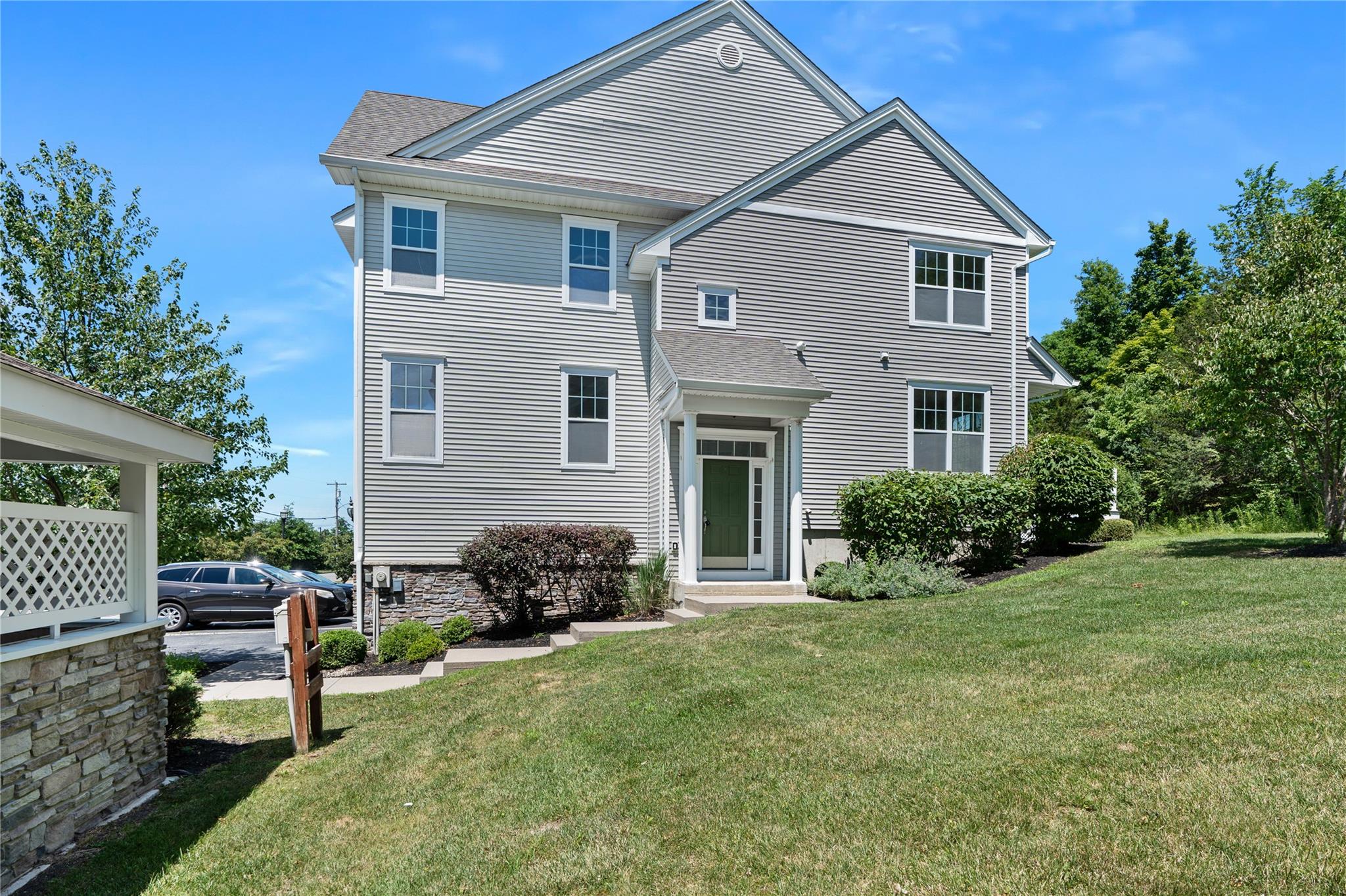 #1 photo, 412 Hawthorn Way, New Windsor , NY 12553