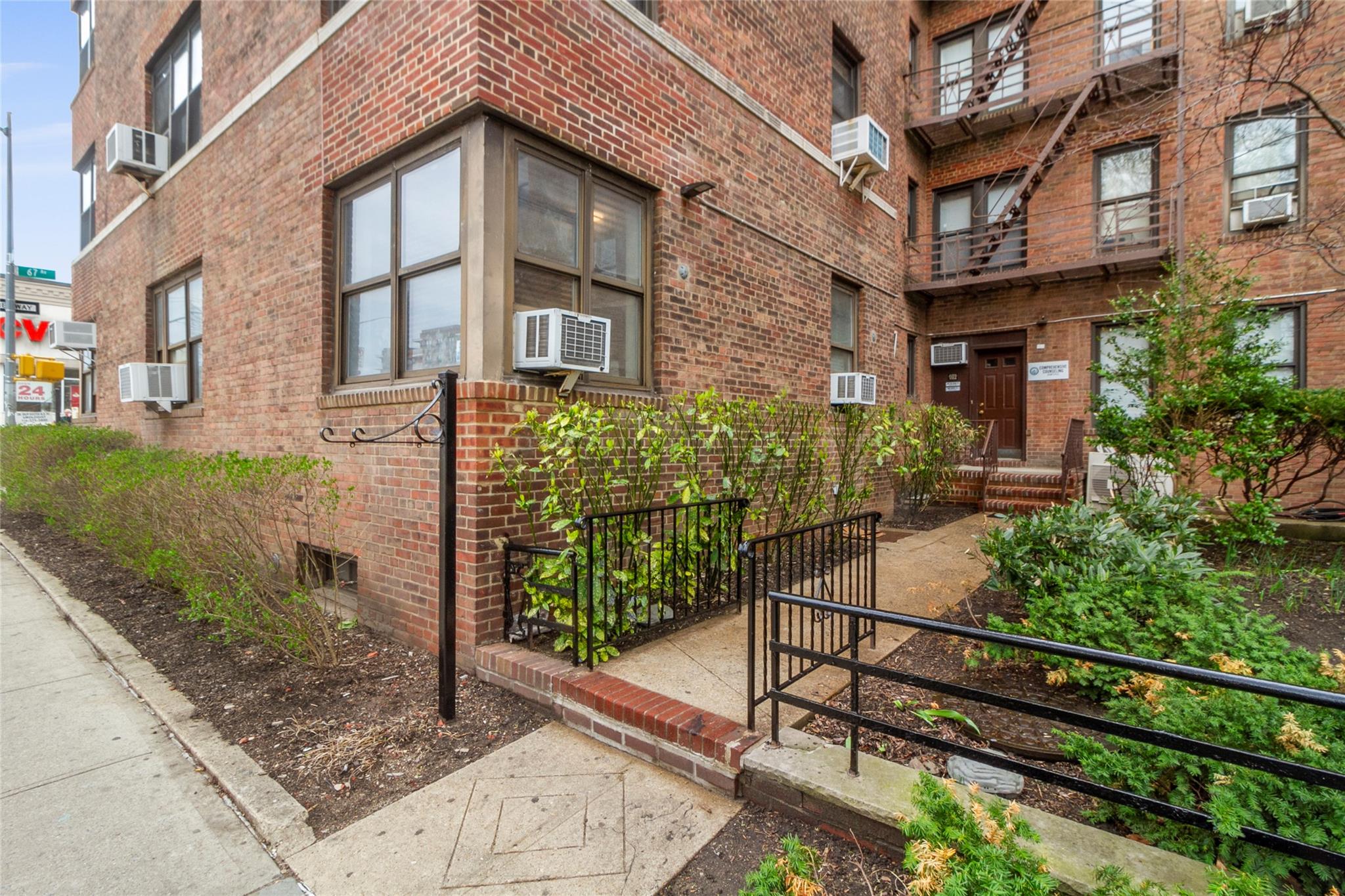 #10 photo, 98-120 Queens Boulevard, クイーンズ区 Rego Park , NY 11374