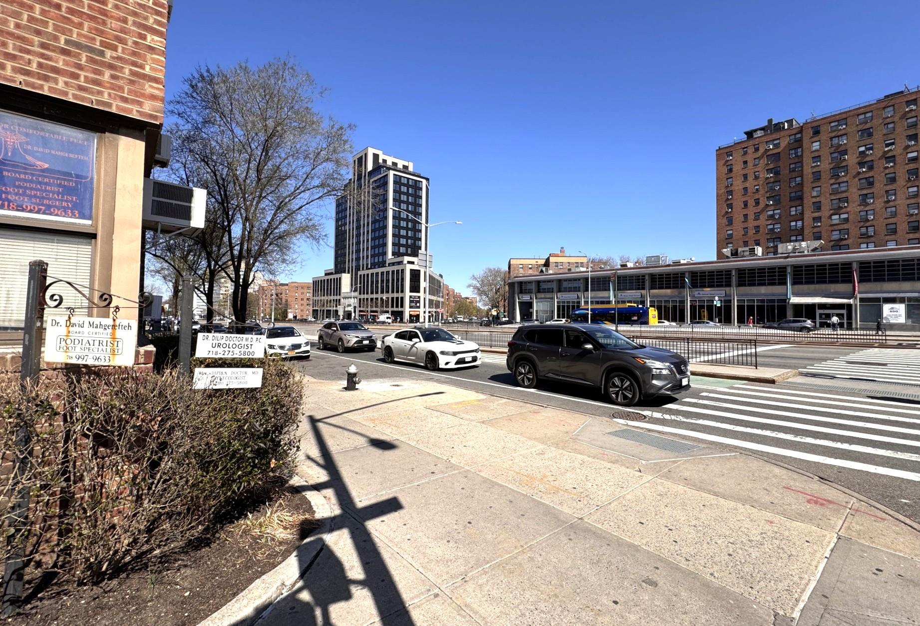 #11 photo, 98-120 Queens Boulevard, クイーンズ区 Rego Park , NY 11374