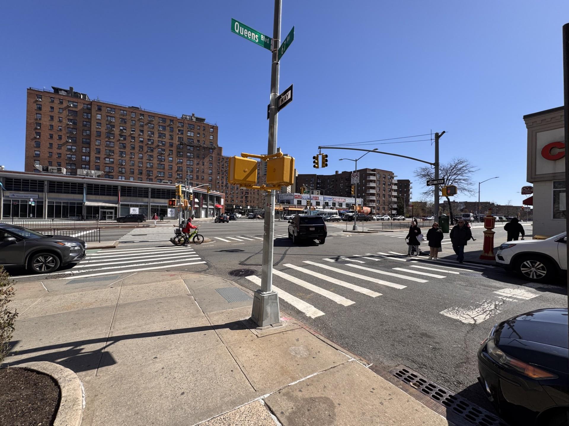 #13 photo, 98-120 Queens Boulevard, クイーンズ区 Rego Park , NY 11374