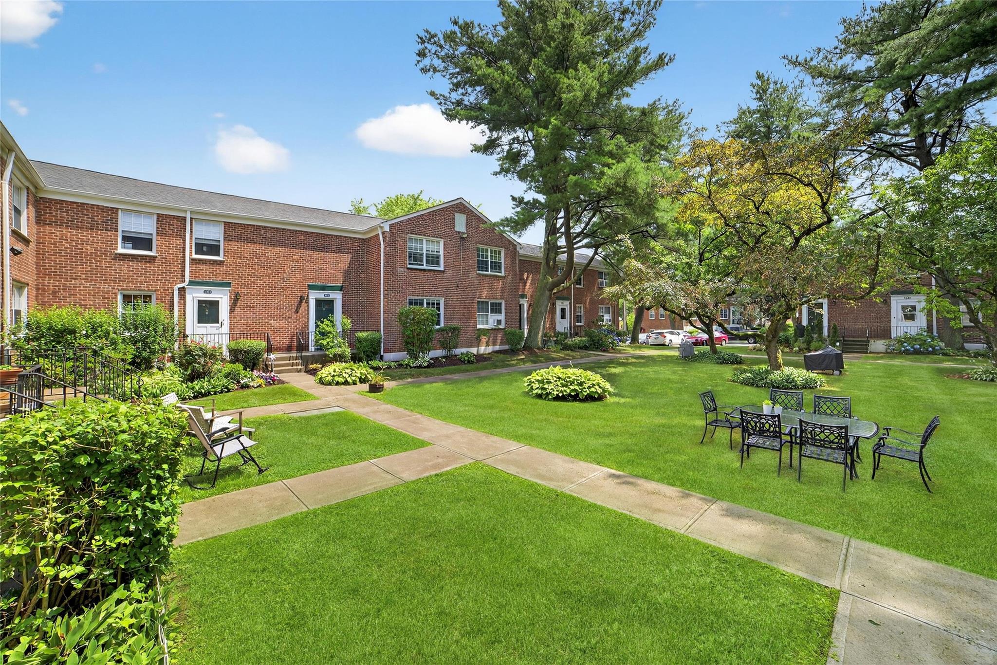 #18 photo, 33 Fieldstone Drive, Hartsdale , NY 10530