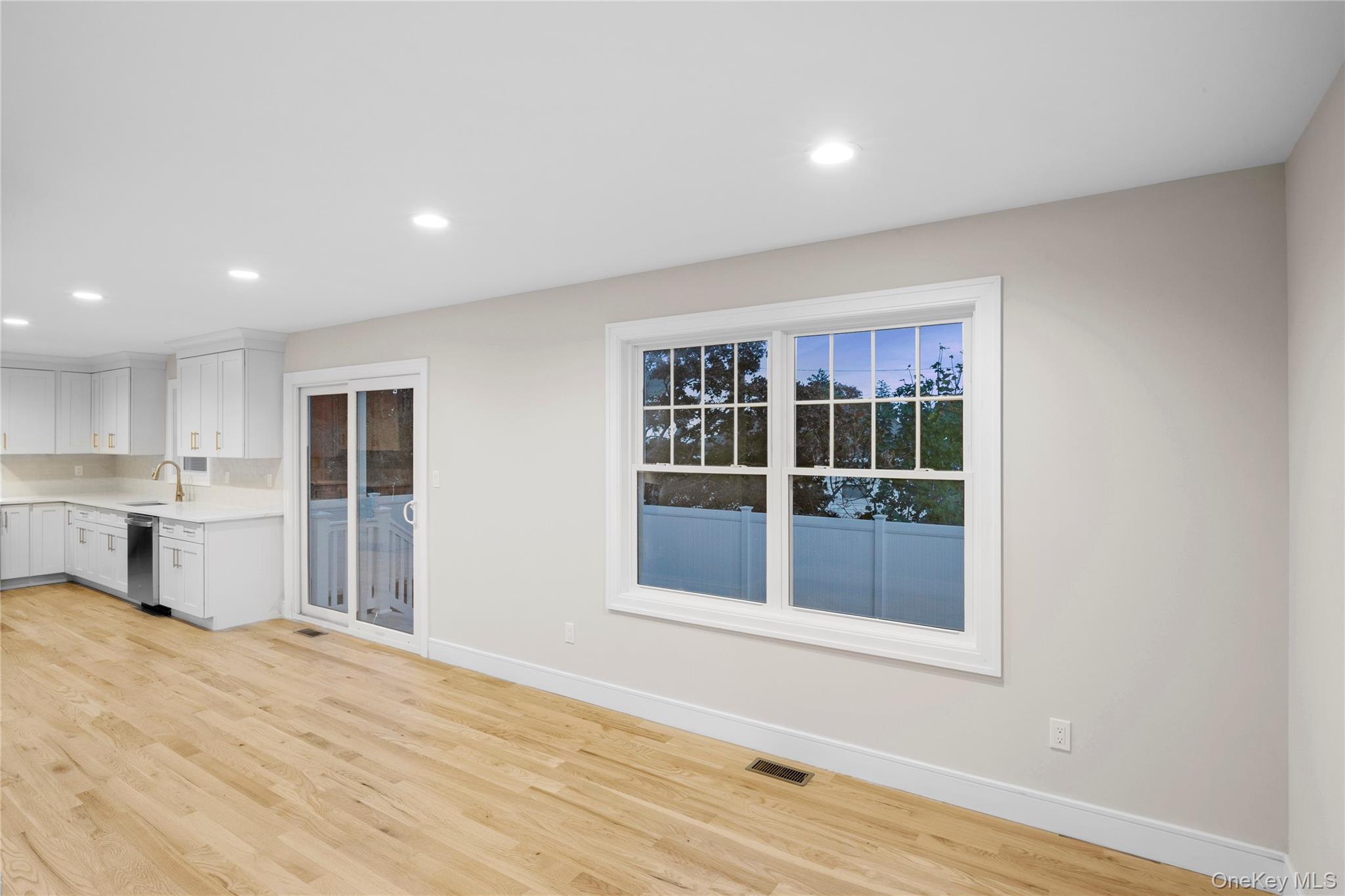 #20 photo, 335 Evans Avenue, ナッソー郡 Elmont , NY 11003