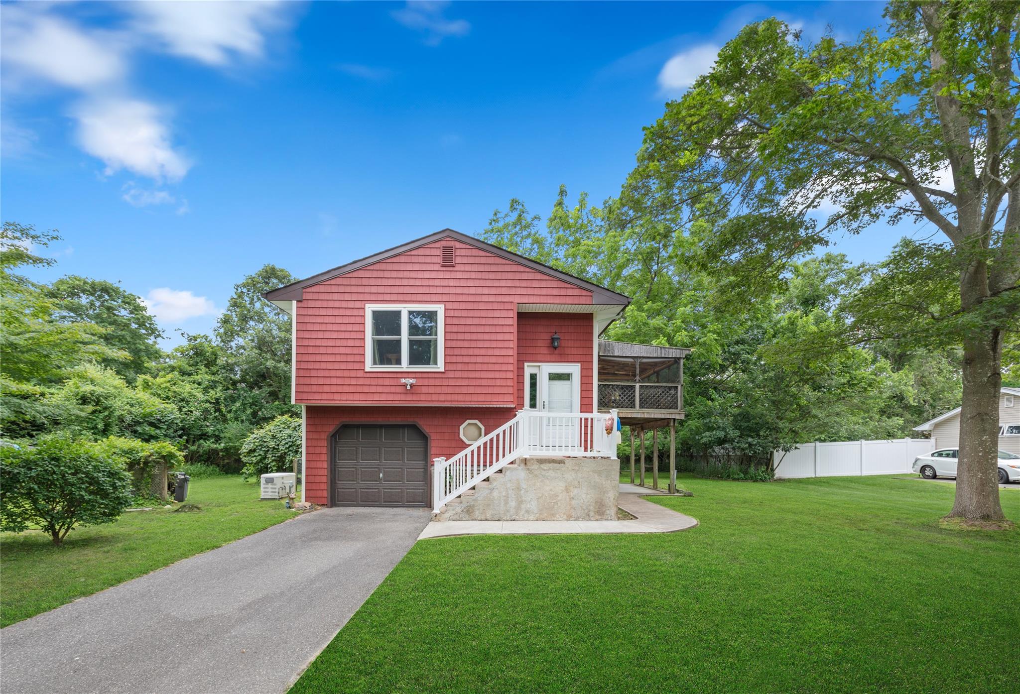 #1 photo, 12 Golf Course Road, 東長島 Bellport , NY 11713