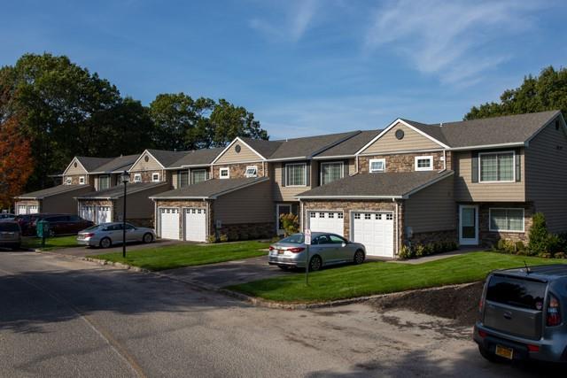 #3 photo, 5000 Townhouse Drive, サフォーク郡 Coram , NY 11727