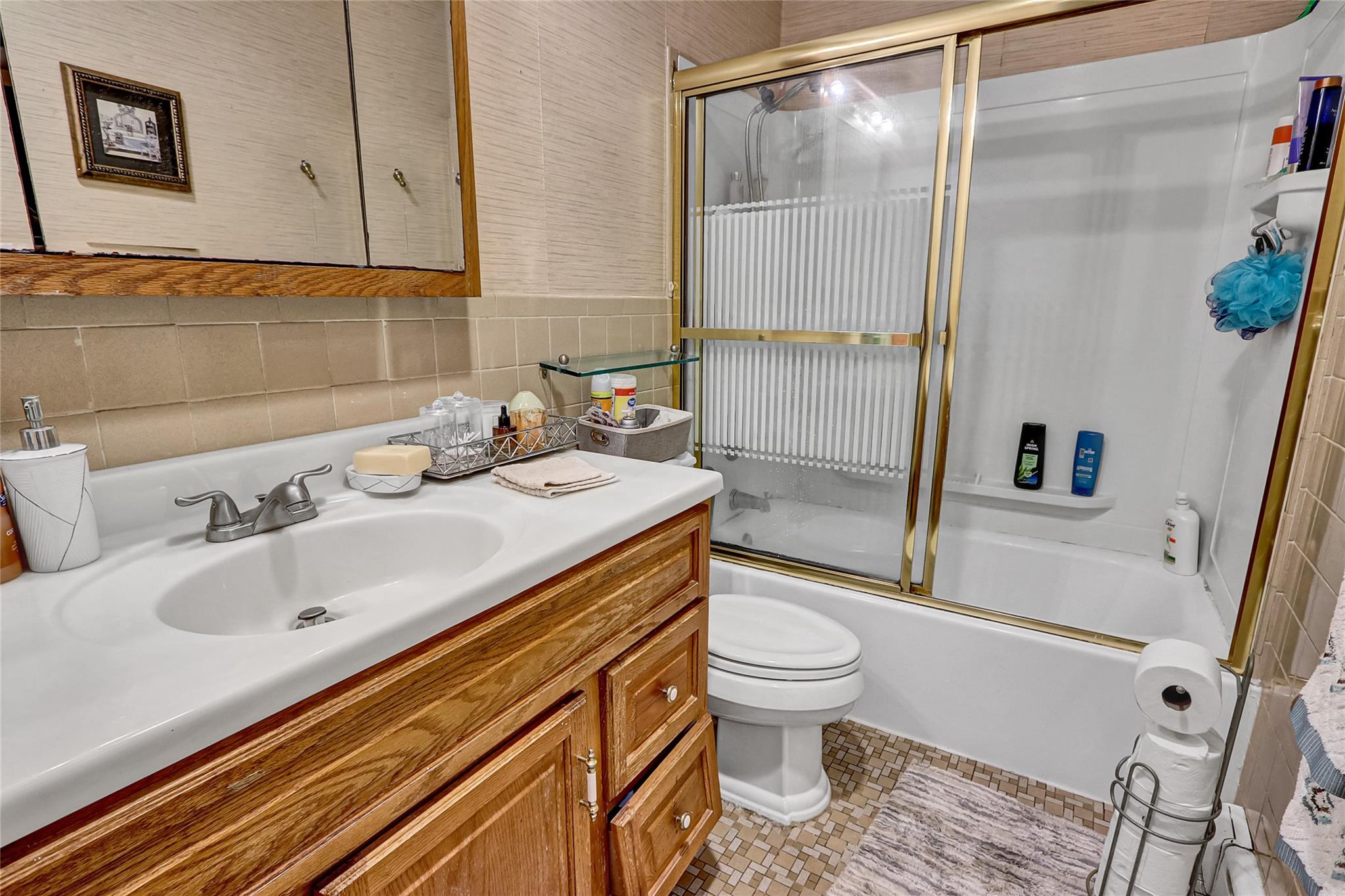 #11 photo, 181 Maple Avenue, ناسو East Meadow , NY 11554