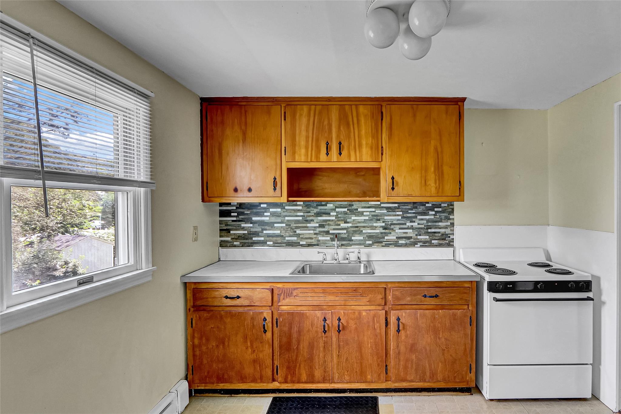 #19 photo, 181 Maple Avenue, ناسو East Meadow , NY 11554