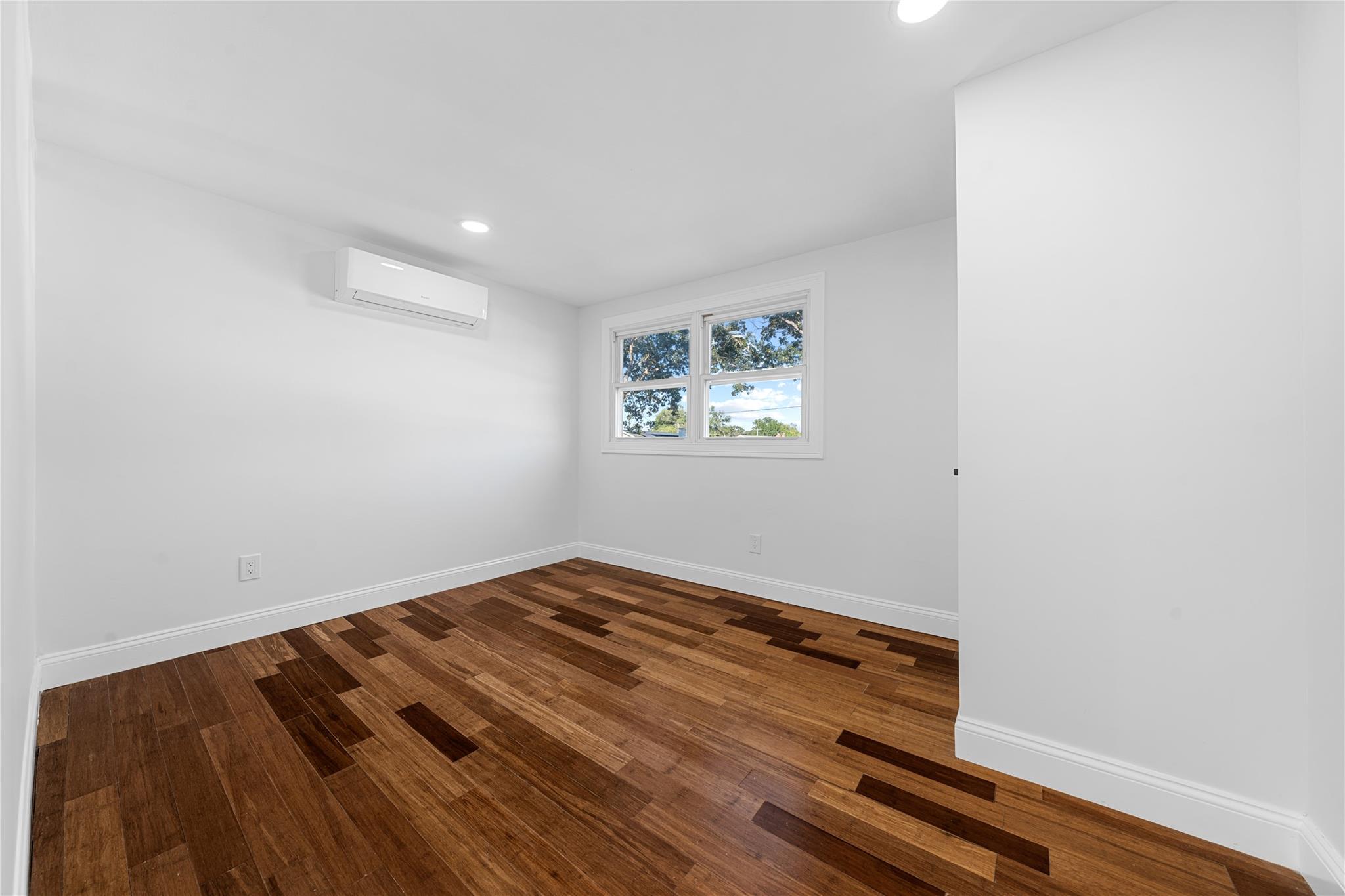 #19 photo, 92 Washington Avenue, Deer Park , NY 11729