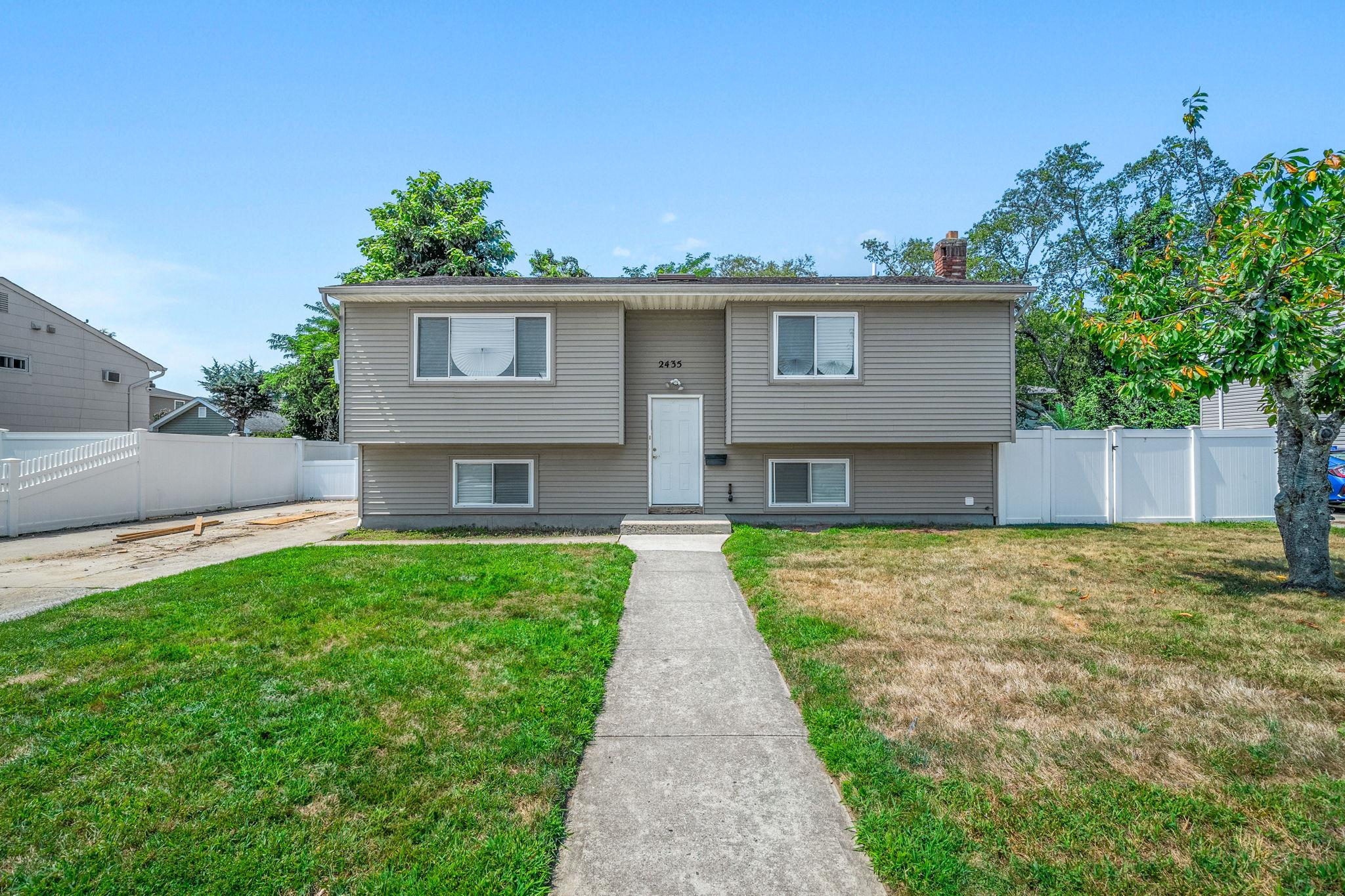 #1 photo, 2435 Great Neck Road, 東長島 Copiague , NY 11726