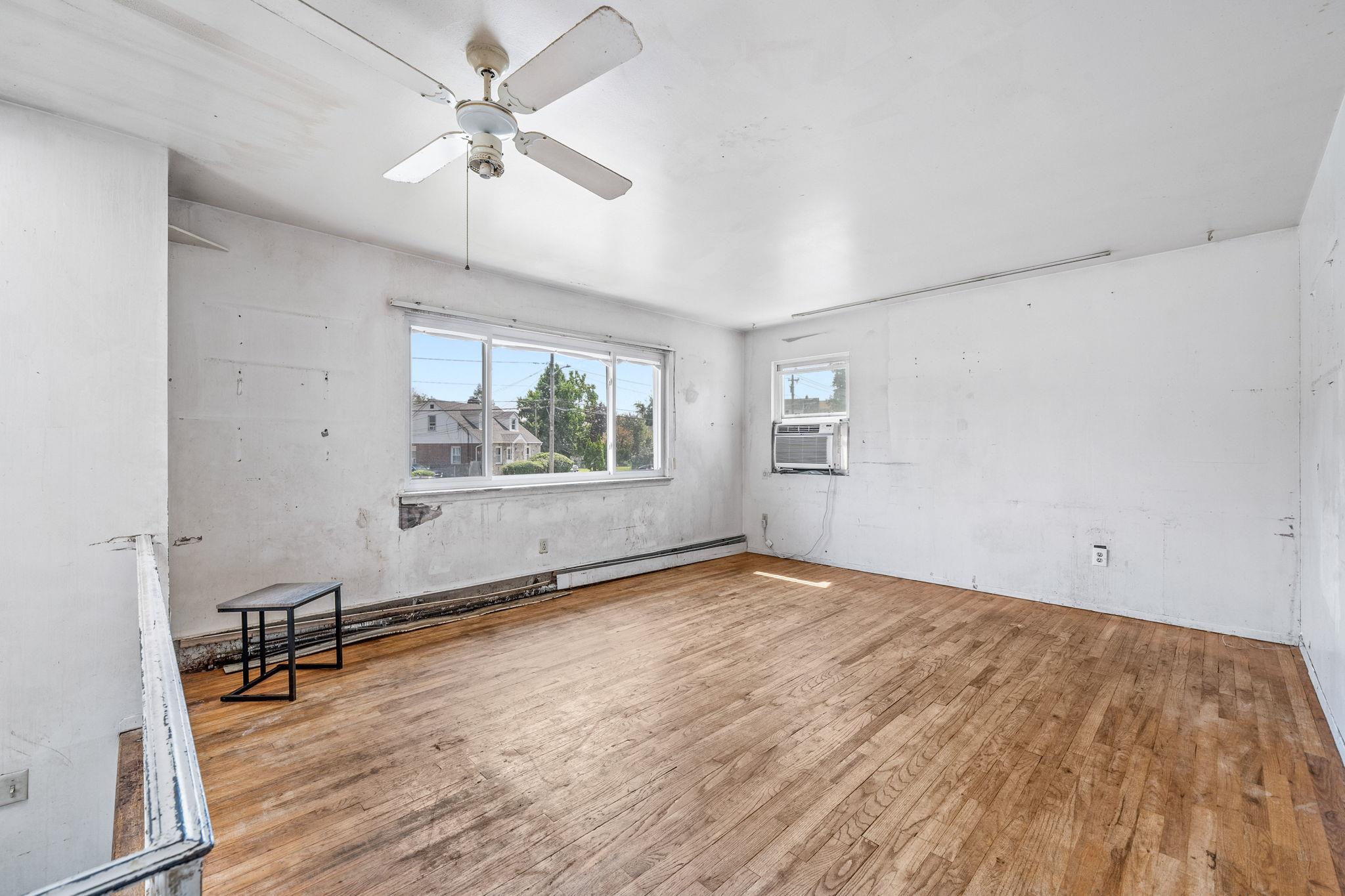 #10 photo, 2435 Great Neck Road, 東長島 Copiague , NY 11726